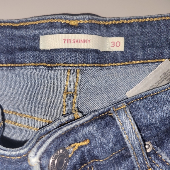 Women's Levi Jeans - Picture 3 of 3